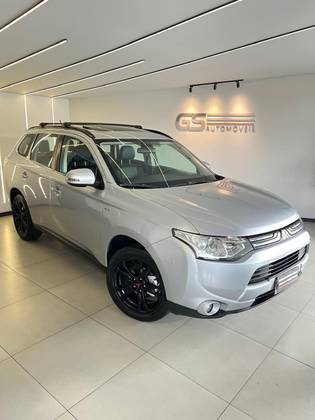 MITSUBISHI OUTLANDER 3.0 GT 4X4 V6 24V GASOLINA 4P AUTOMÁTICO MITSUBISHI OUTLANDER 3.0 GT 4X4 V6 24V GASOLINA 4P AUTOMÁTICO